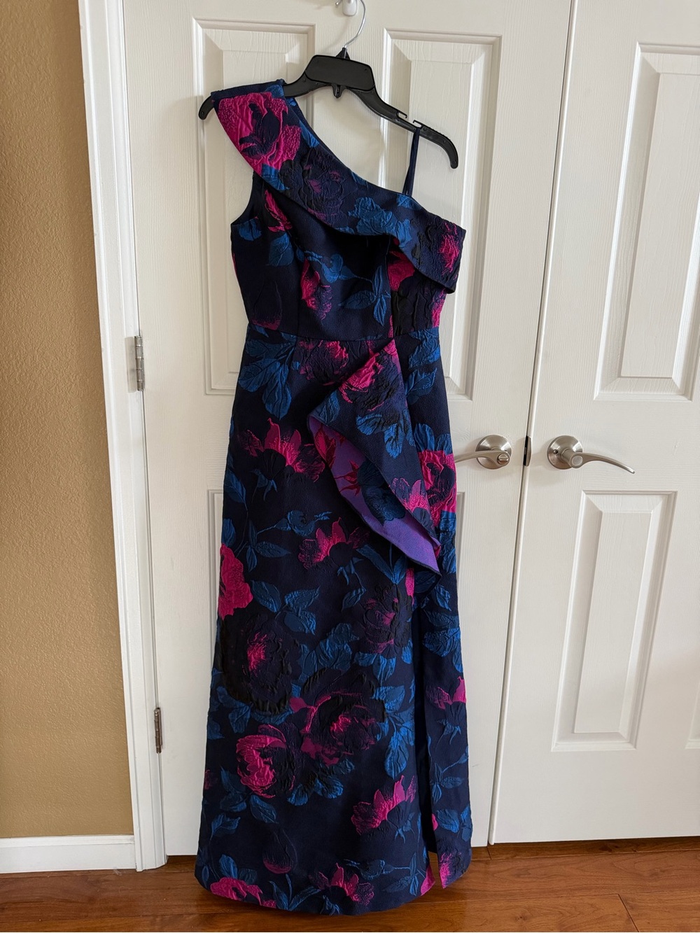 Adrianna Papell One Shoulder Floral Jacquard Gown In Navy Orchid NWT Size 4 - Picture 8 of 12